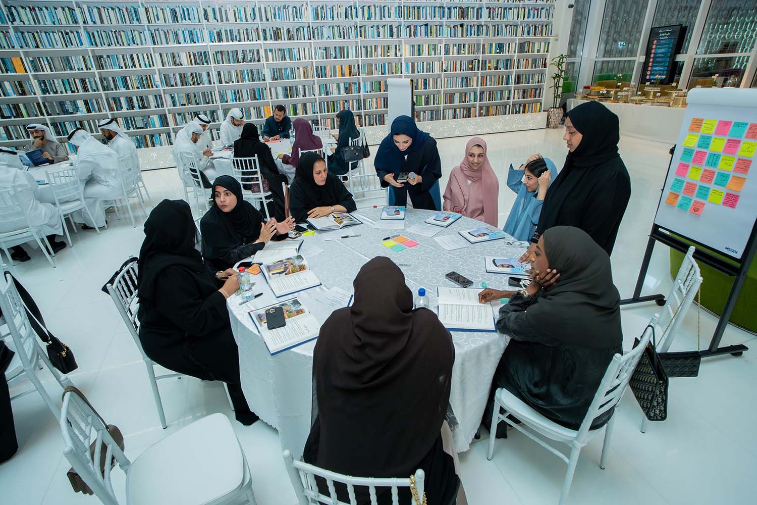 "علّمتني الحياة" لصاحب السمو الشيخ محمد بن راشد آل مكتوم يلهم شباب هيئة كهرباء ومياه دبي نحو المزيد من التميز والريادة