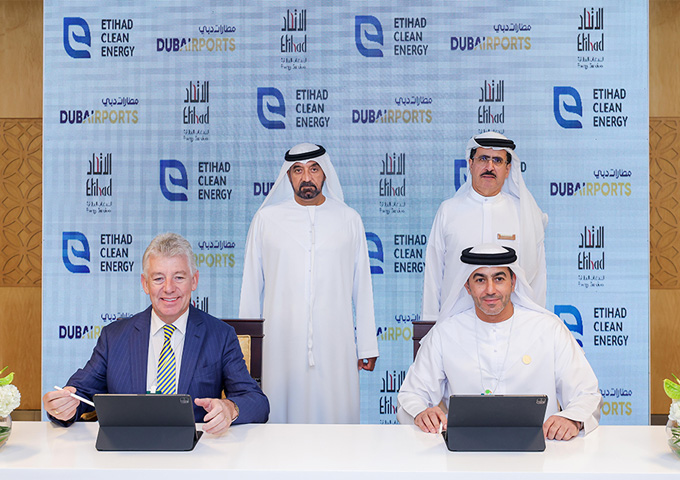 مطارات دبي تعزز التزامها بالاستدامة البيئية وتوسع استخدام الطاقة الشمسية لخفض بصمتها الكربونية
